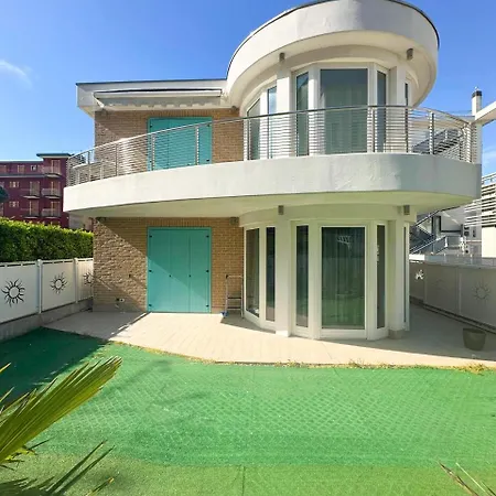 Renzo- Parcheggio E Giardino Privati A Pochi Passi Dal Mare Jesolo